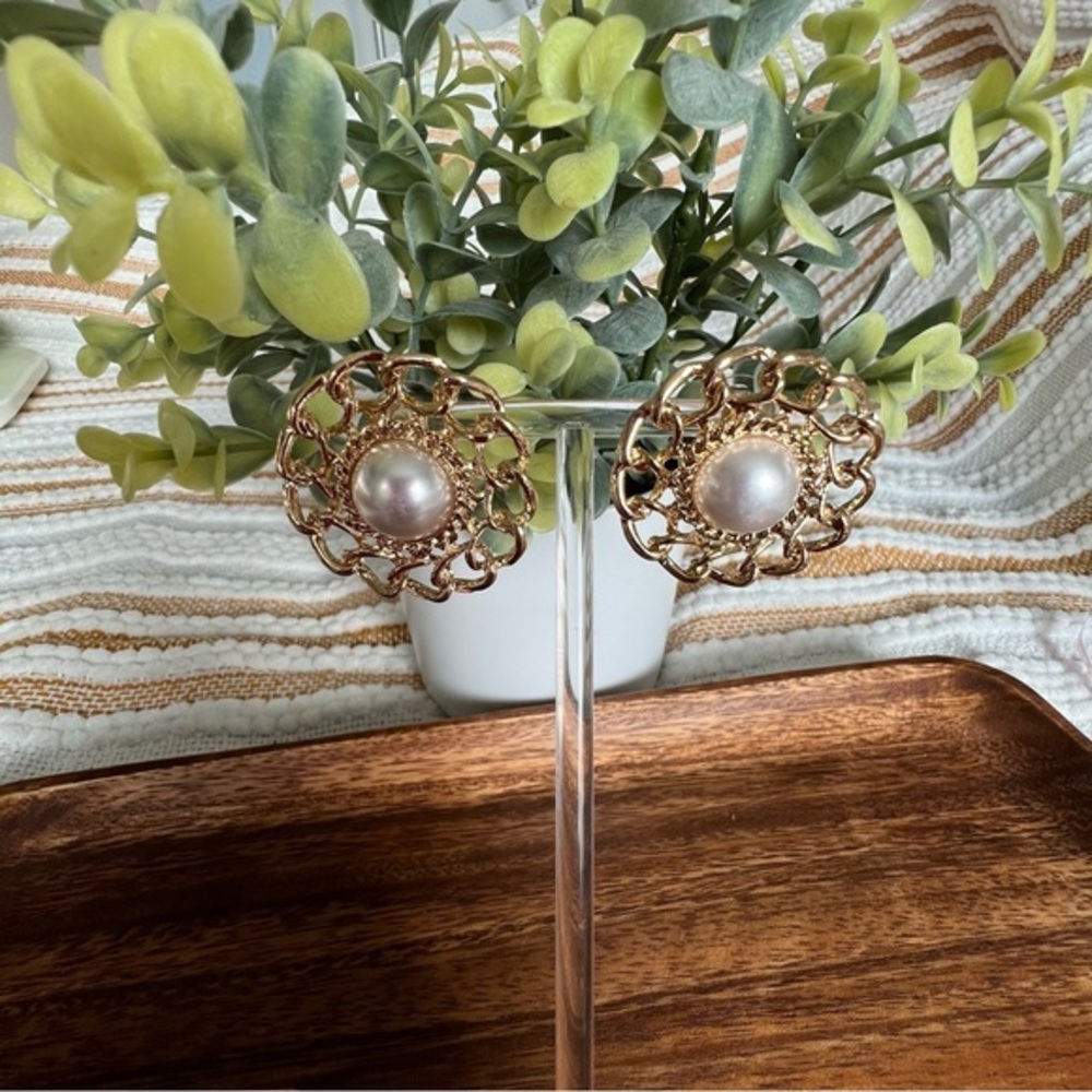 Pearl Chain‎ Studs